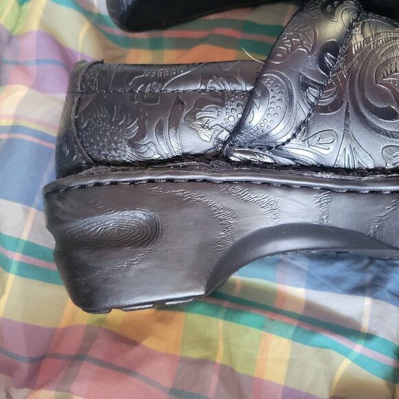 B.O.C Women's Black Tooled Peggy Slip-On Clog Size 8 - Picture 9 of 14